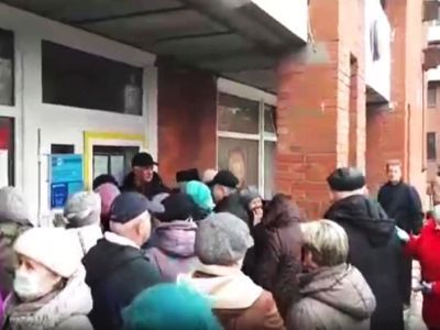 Очередь в банк. Фото: Мойка78.Ru Очередь в банк. Фото: Мойка78.Ru